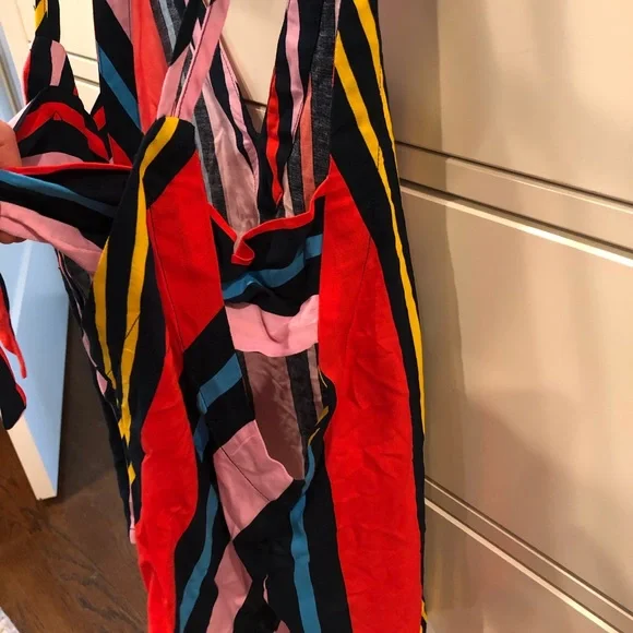 Lulu’s XS Super cute Adrift double strap tank with side cutouts + tiebacks - Picture 6 of 8